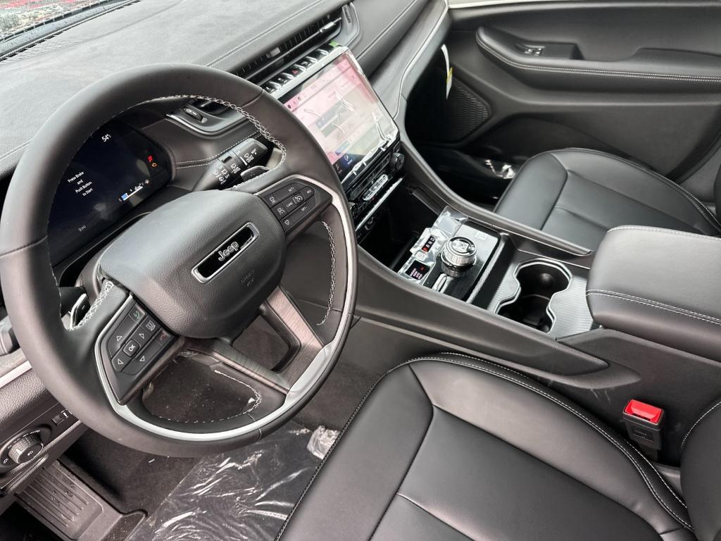 new 2025 Jeep Grand Cherokee car, priced at $53,735