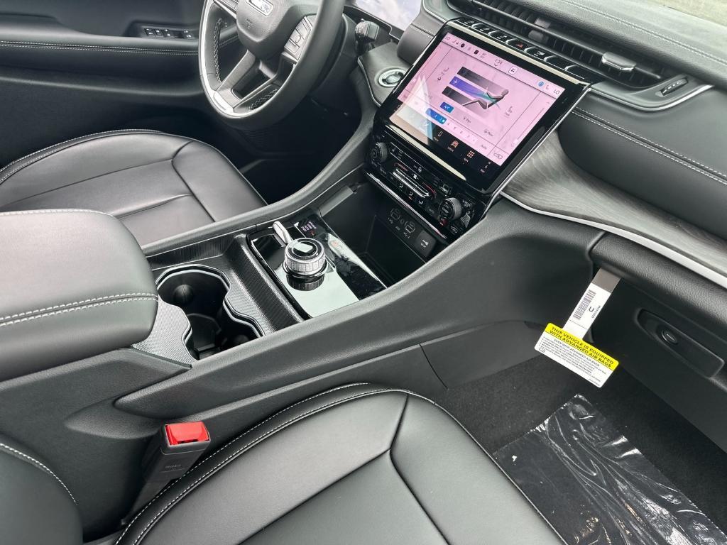 new 2025 Jeep Grand Cherokee car, priced at $50,010