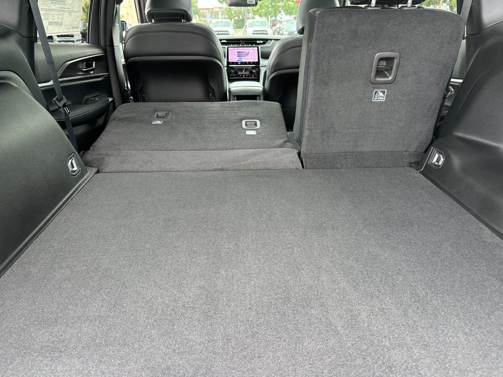 new 2025 Jeep Grand Cherokee car, priced at $50,010