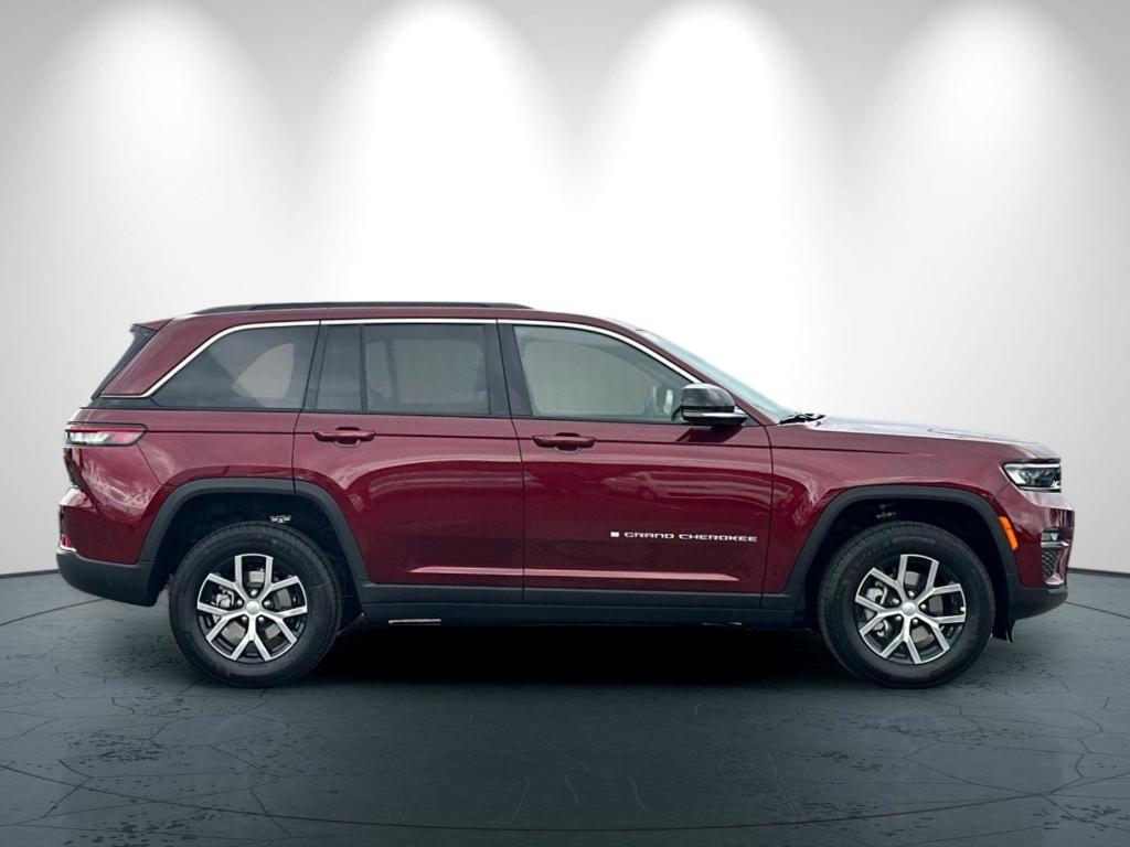 new 2025 Jeep Grand Cherokee car, priced at $50,010