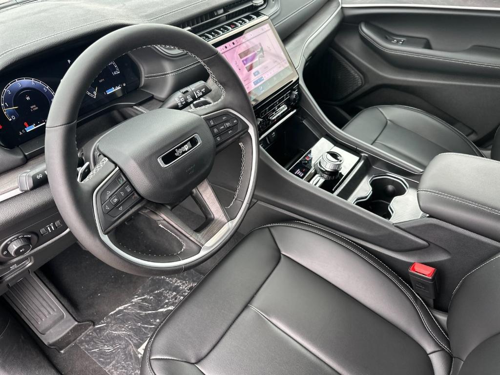 new 2025 Jeep Grand Cherokee car, priced at $50,010