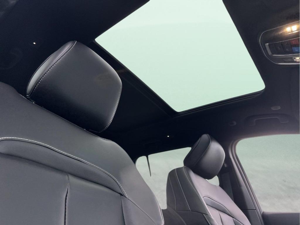 new 2025 Jeep Grand Cherokee car, priced at $50,010