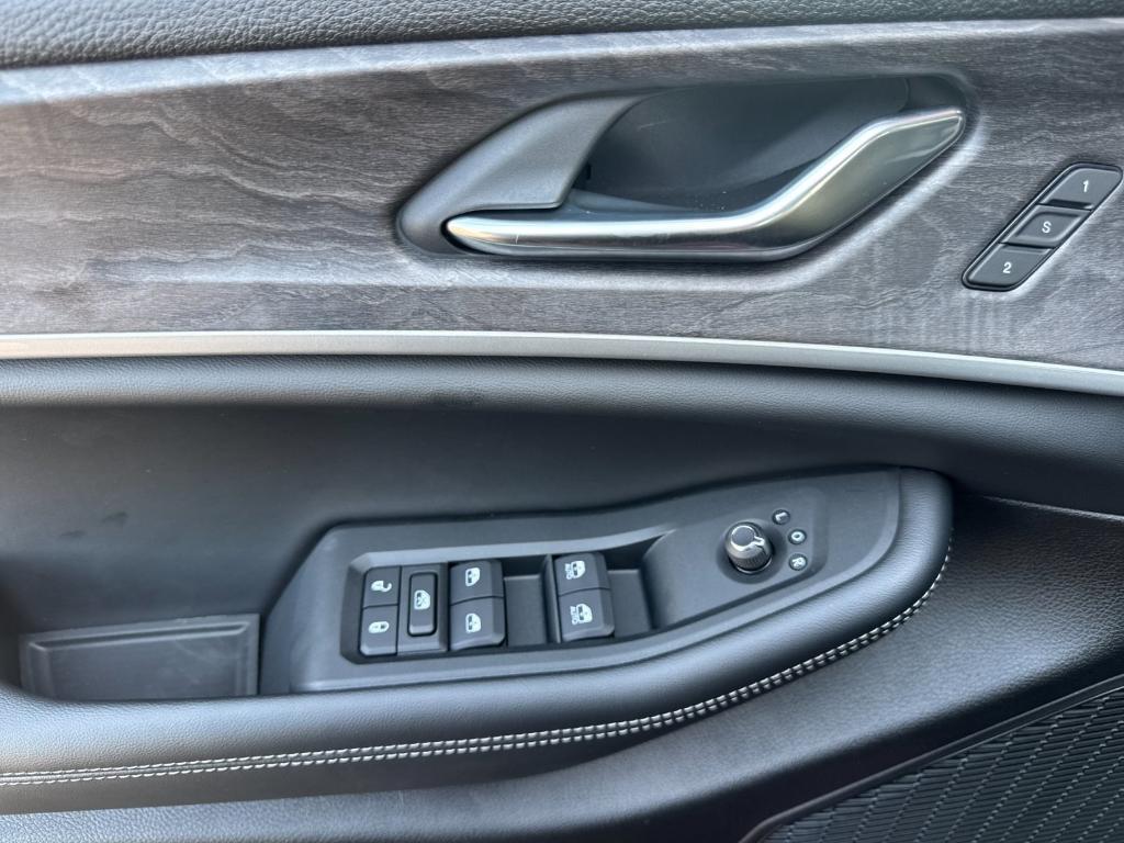 new 2025 Jeep Grand Cherokee car, priced at $47,495