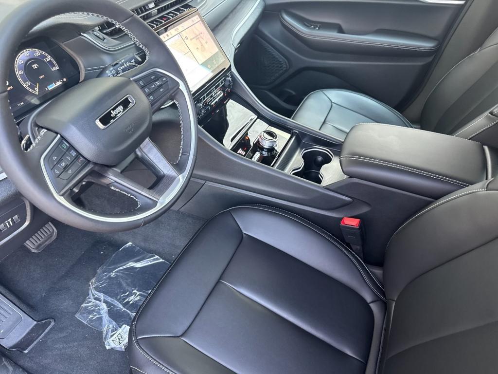 new 2025 Jeep Grand Cherokee car, priced at $47,495