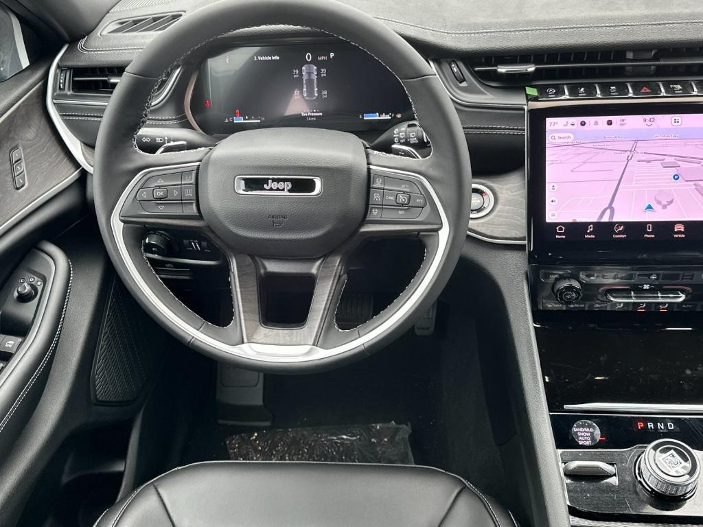 new 2025 Jeep Grand Cherokee car, priced at $46,900