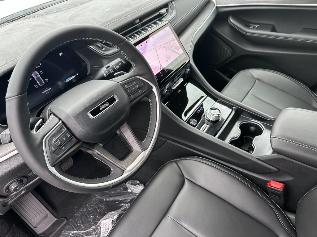 new 2025 Jeep Grand Cherokee car, priced at $46,900