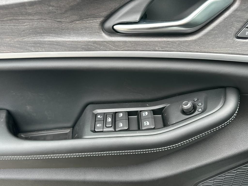 new 2025 Jeep Grand Cherokee car, priced at $46,900