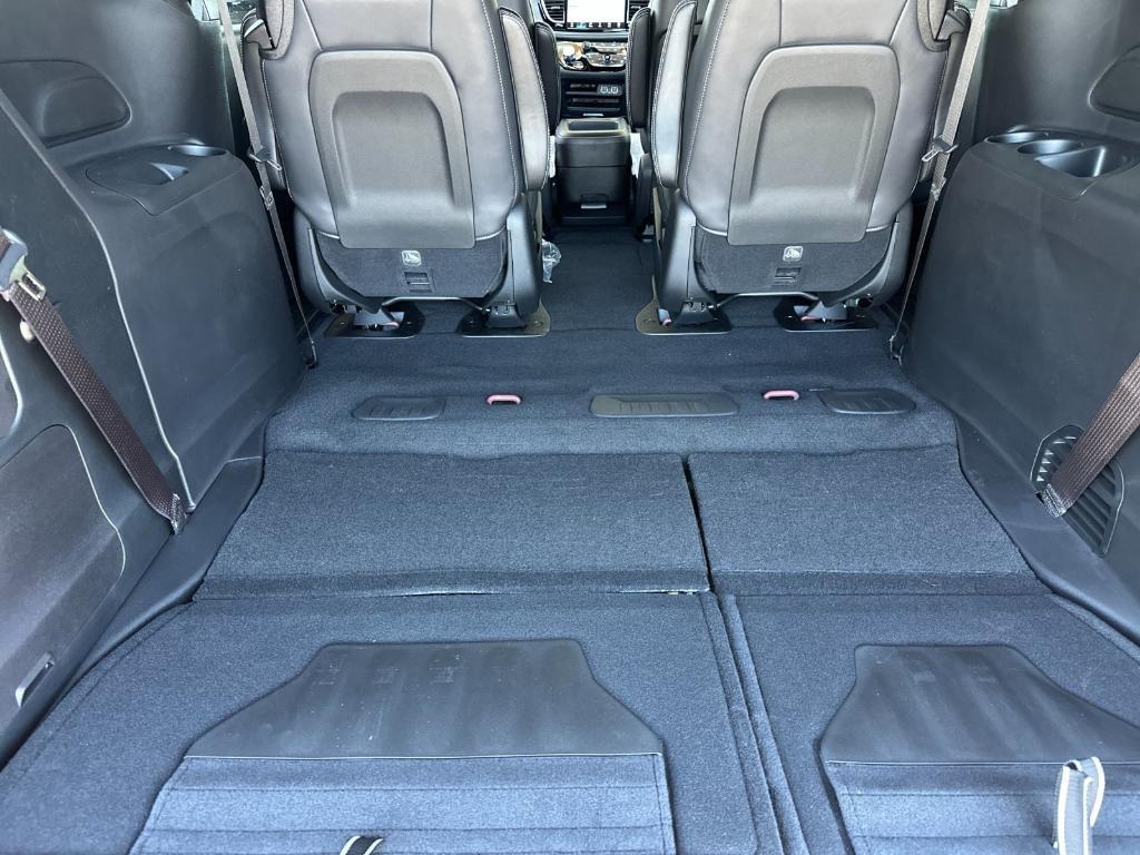 new 2025 Chrysler Pacifica Hybrid car, priced at $54,825