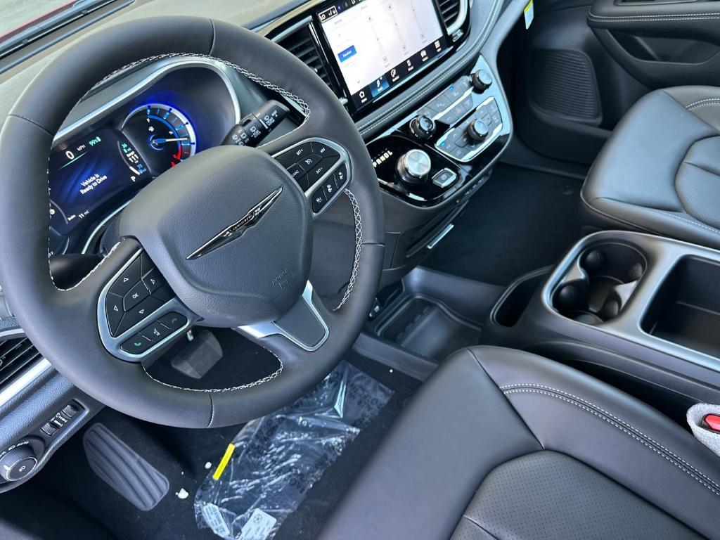 new 2025 Chrysler Pacifica Hybrid car, priced at $54,825