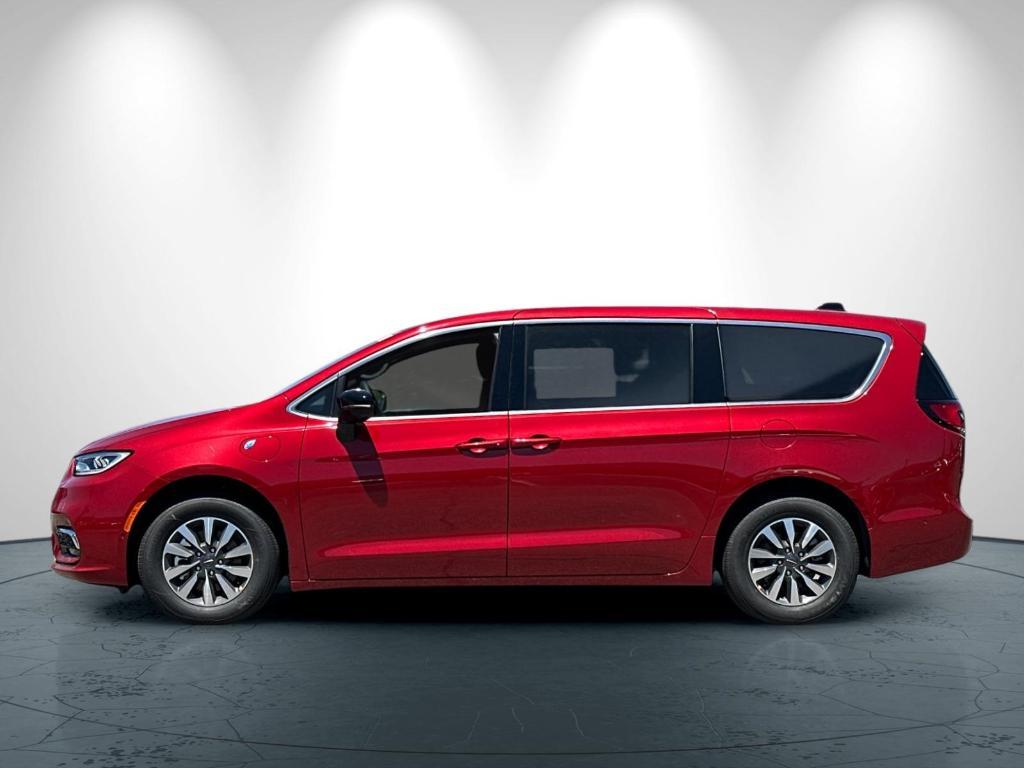 new 2025 Chrysler Pacifica Hybrid car, priced at $54,825