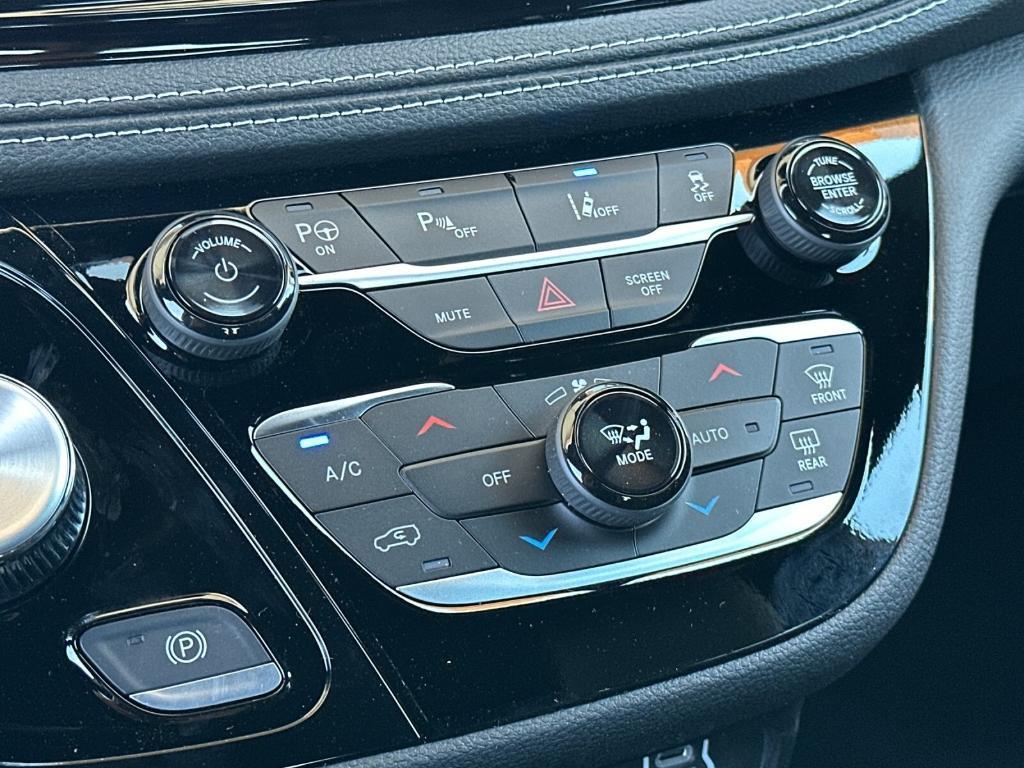 new 2025 Chrysler Pacifica Hybrid car, priced at $54,825