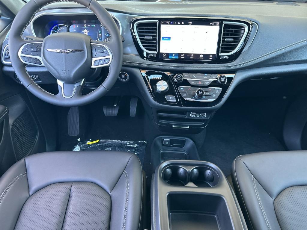 new 2025 Chrysler Pacifica Hybrid car, priced at $54,825