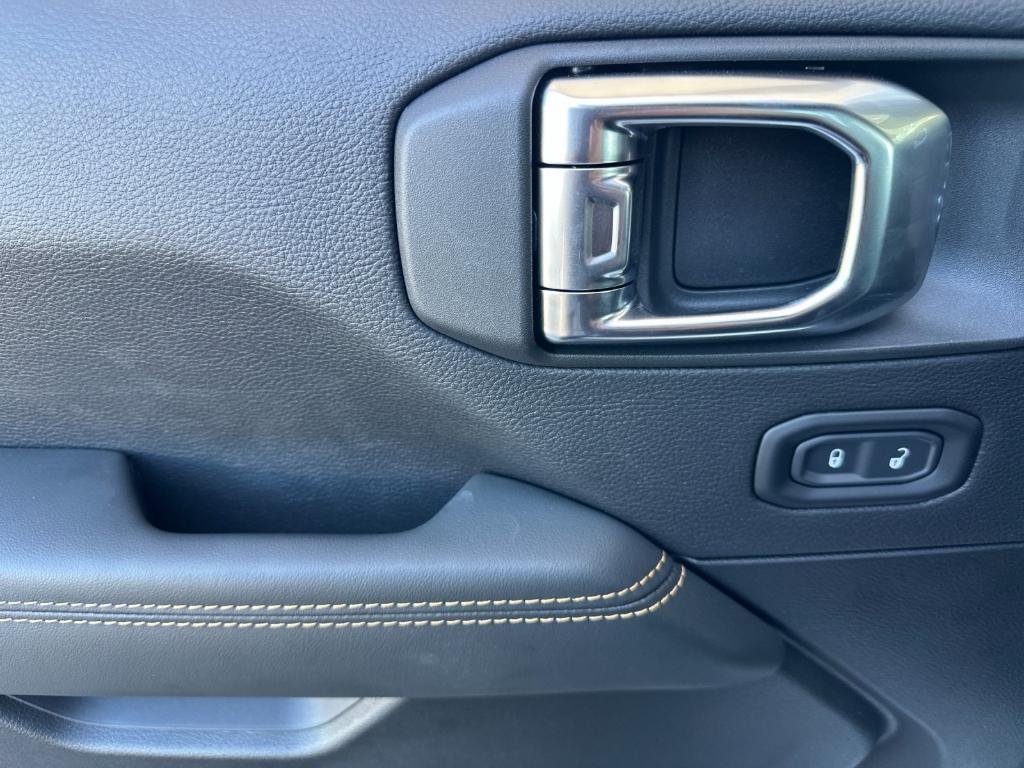 new 2025 Jeep Wrangler car, priced at $65,300