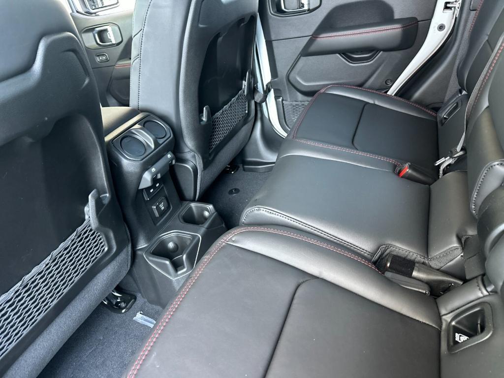 new 2025 Jeep Gladiator car, priced at $59,500