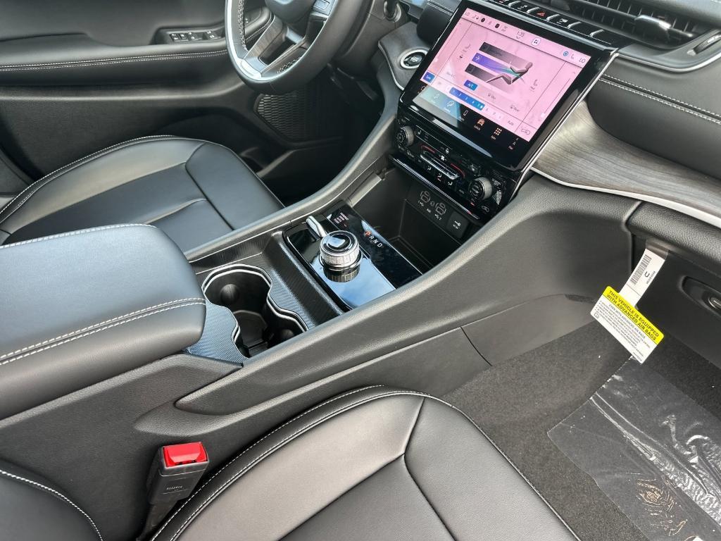 new 2025 Jeep Grand Cherokee car, priced at $49,415