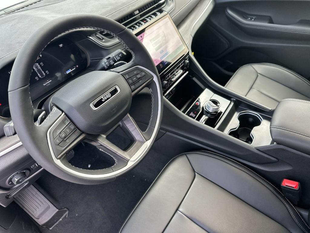 new 2025 Jeep Grand Cherokee car, priced at $49,415