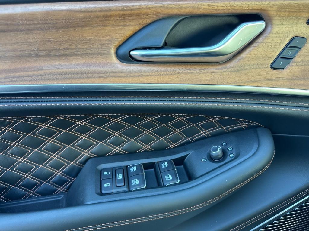 new 2025 Jeep Grand Cherokee car, priced at $69,230