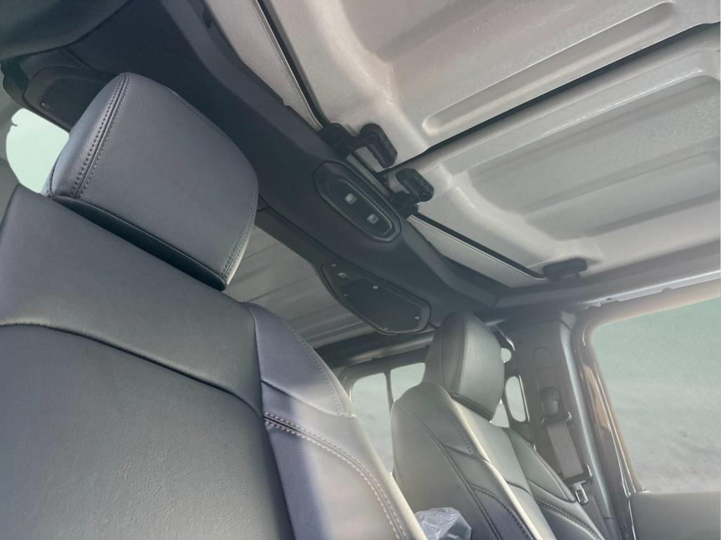 new 2025 Jeep Gladiator car, priced at $49,410