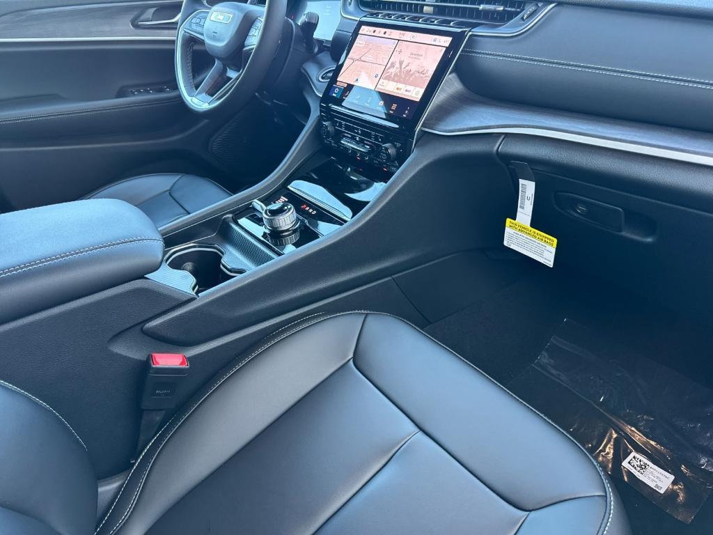 new 2025 Jeep Grand Cherokee car, priced at $47,495