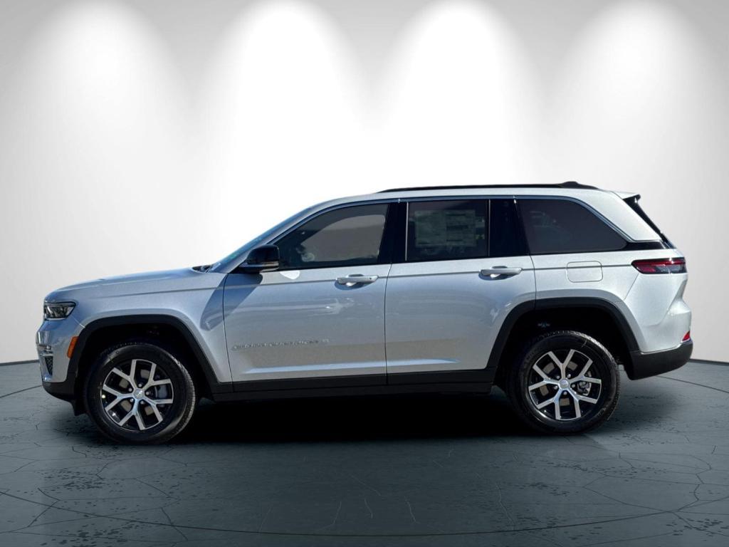new 2025 Jeep Grand Cherokee car, priced at $47,495