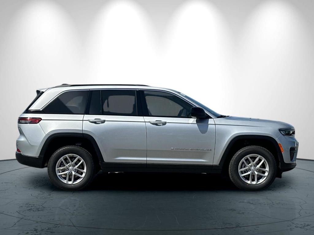 new 2025 Jeep Grand Cherokee car, priced at $42,375