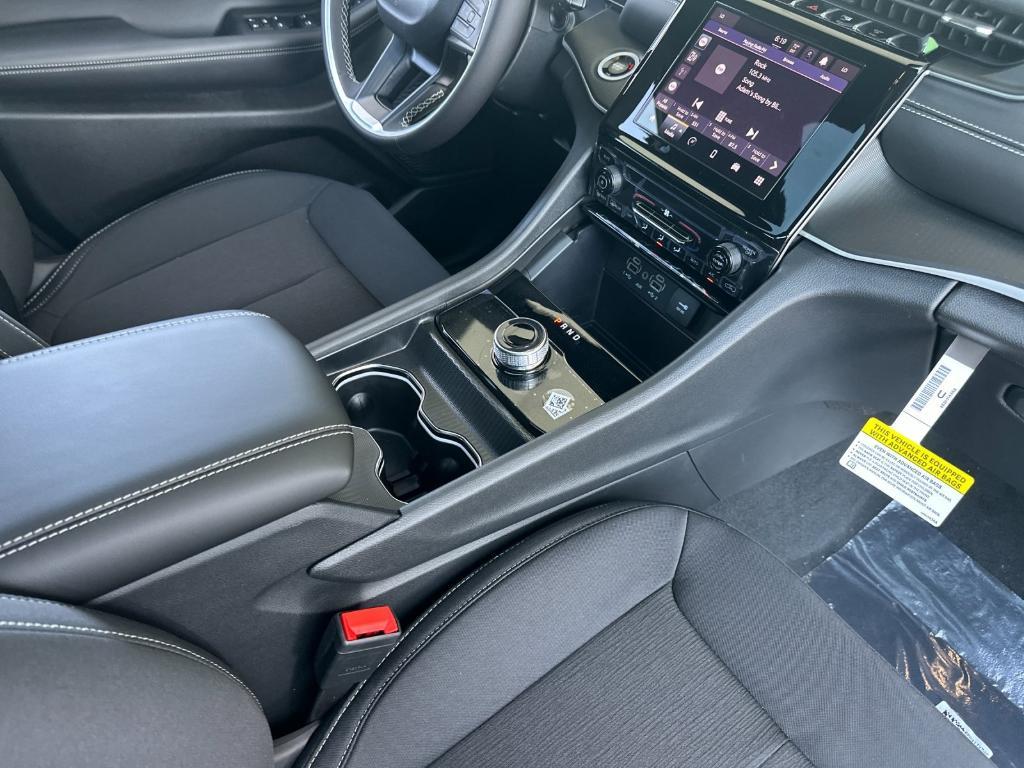 new 2025 Jeep Grand Cherokee car