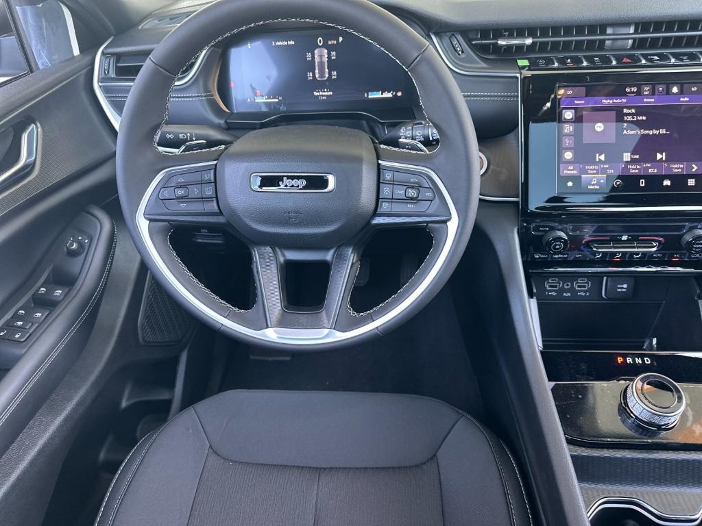 new 2025 Jeep Grand Cherokee car, priced at $42,375