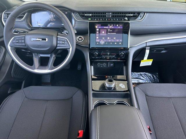 new 2025 Jeep Grand Cherokee car, priced at $42,375