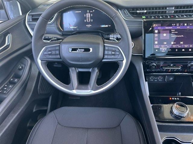 new 2025 Jeep Grand Cherokee car, priced at $42,375