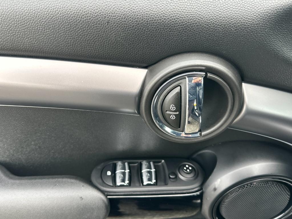used 2022 MINI Hardtop car, priced at $24,997