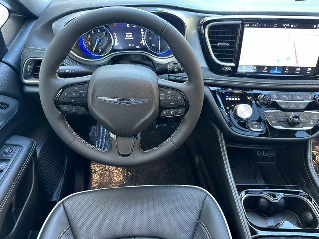 new 2025 Chrysler Pacifica car