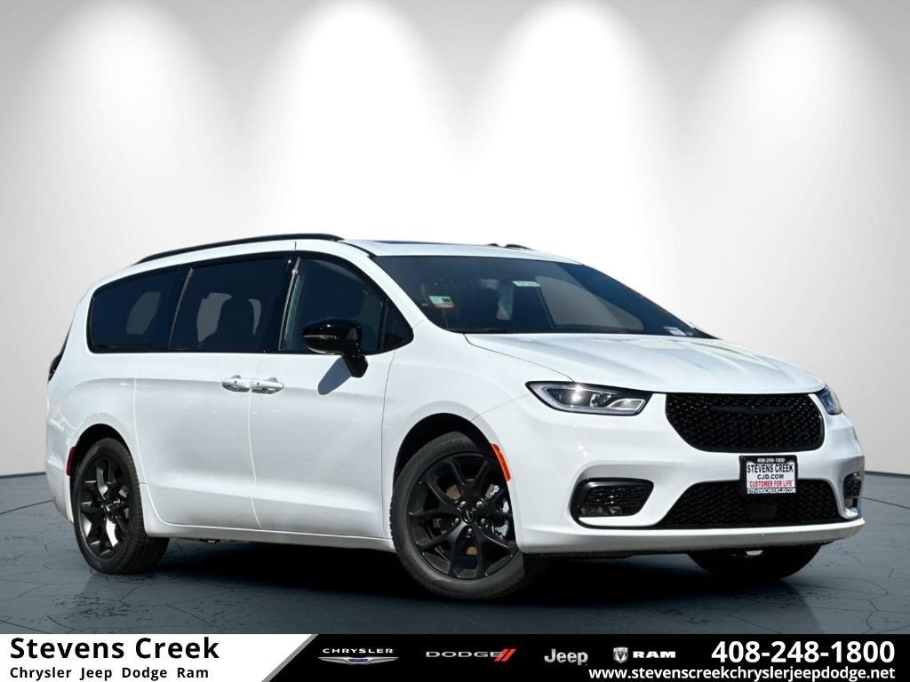 new 2025 Chrysler Pacifica car, priced at $51,265