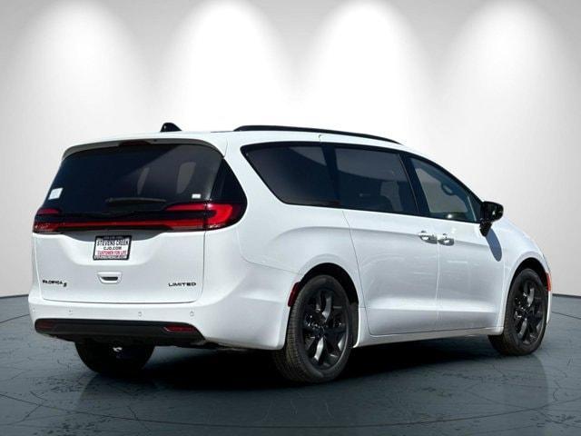new 2025 Chrysler Pacifica car