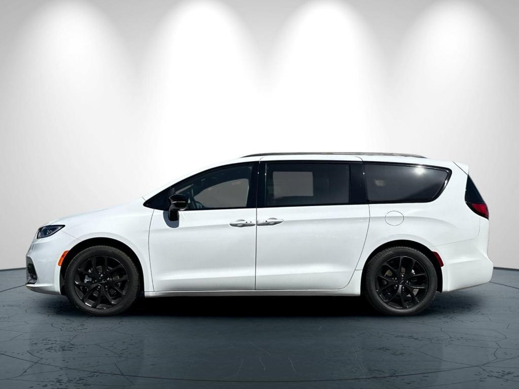 new 2025 Chrysler Pacifica car, priced at $51,265