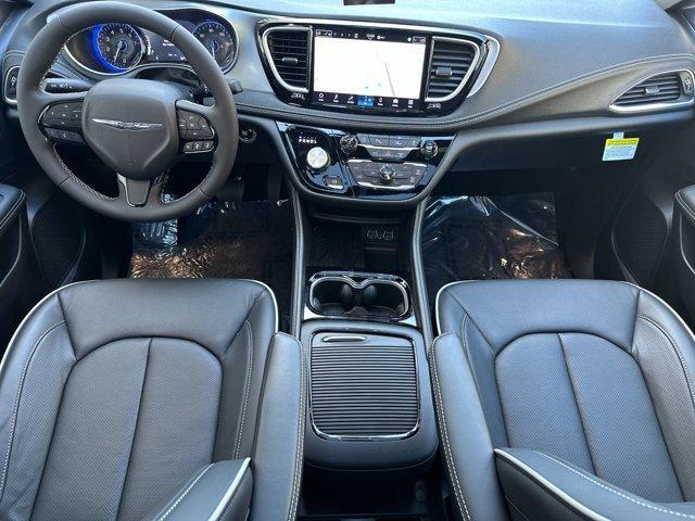 new 2025 Chrysler Pacifica car