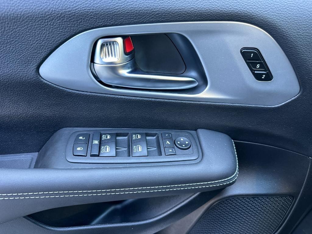 new 2025 Chrysler Pacifica car, priced at $51,265