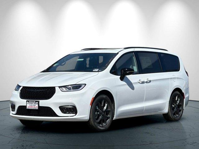 new 2025 Chrysler Pacifica car