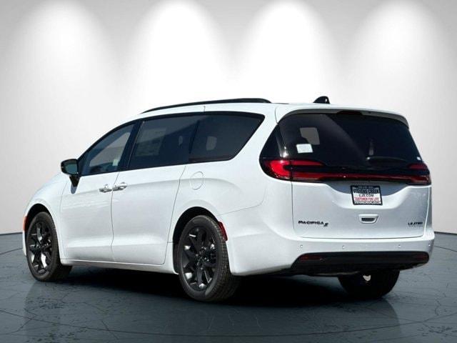 new 2025 Chrysler Pacifica car
