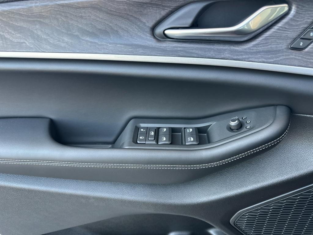 new 2025 Jeep Grand Cherokee car, priced at $52,935