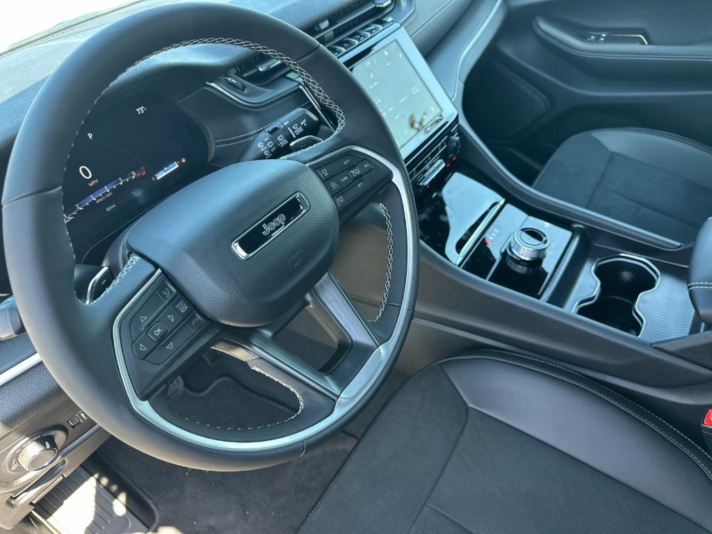 new 2025 Jeep Grand Cherokee car, priced at $46,630