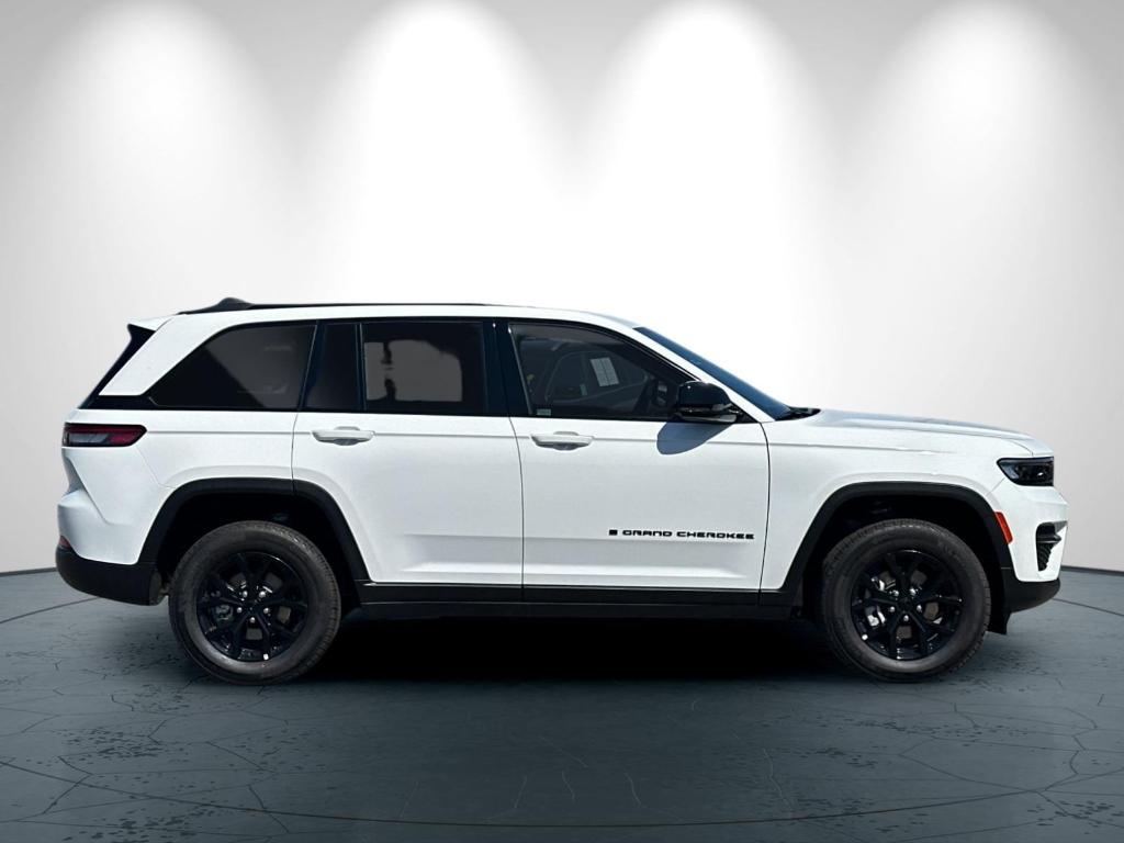 new 2025 Jeep Grand Cherokee car, priced at $46,630