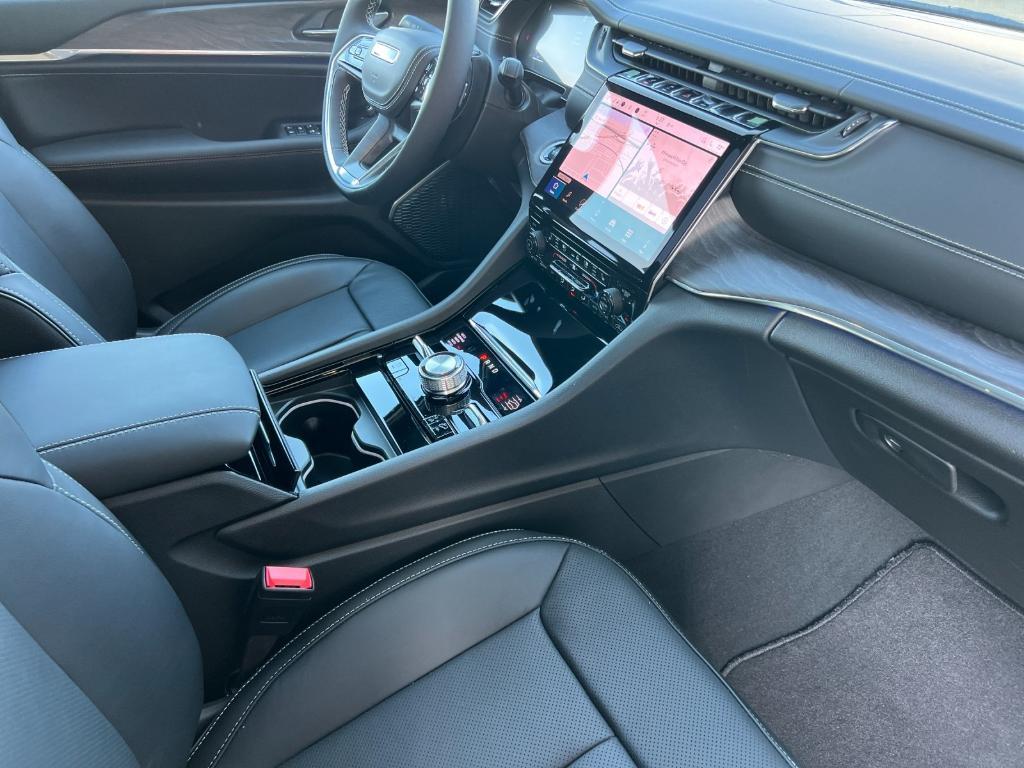 new 2025 Jeep Grand Cherokee car