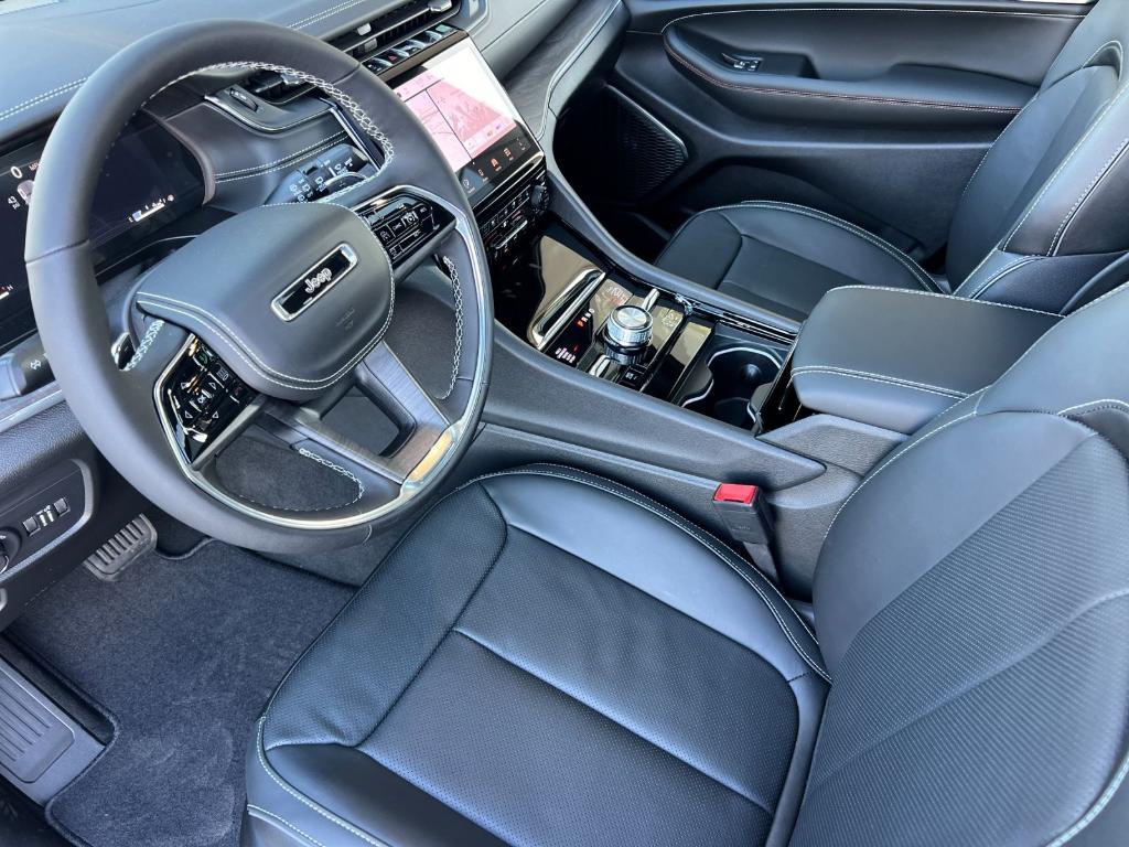 new 2025 Jeep Grand Cherokee car