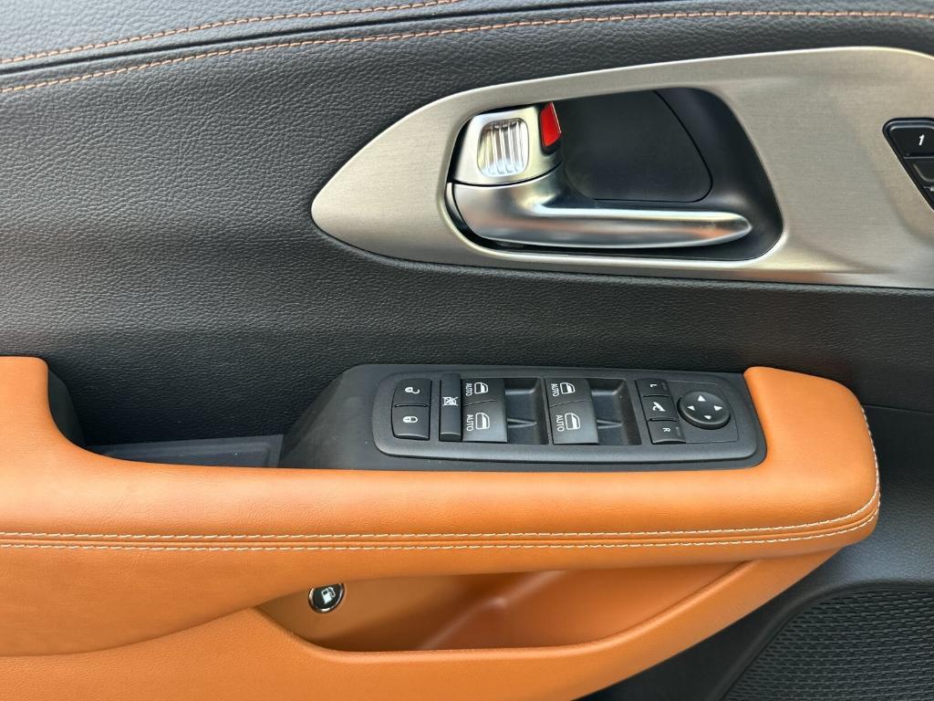 new 2025 Chrysler Pacifica Hybrid car, priced at $614,800