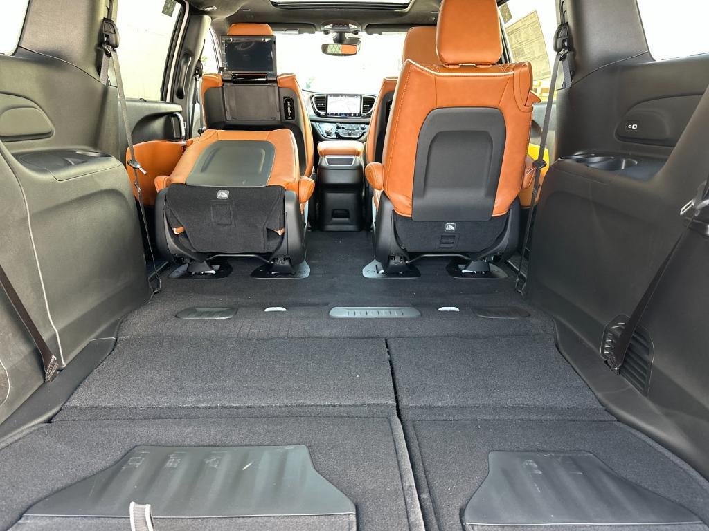 new 2025 Chrysler Pacifica Hybrid car, priced at $614,800