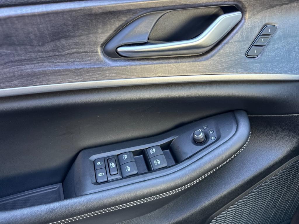 used 2024 Jeep Grand Cherokee L car, priced at $37,499