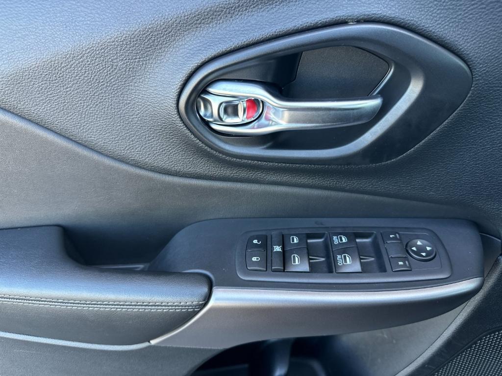 used 2021 Jeep Cherokee car, priced at $19,249