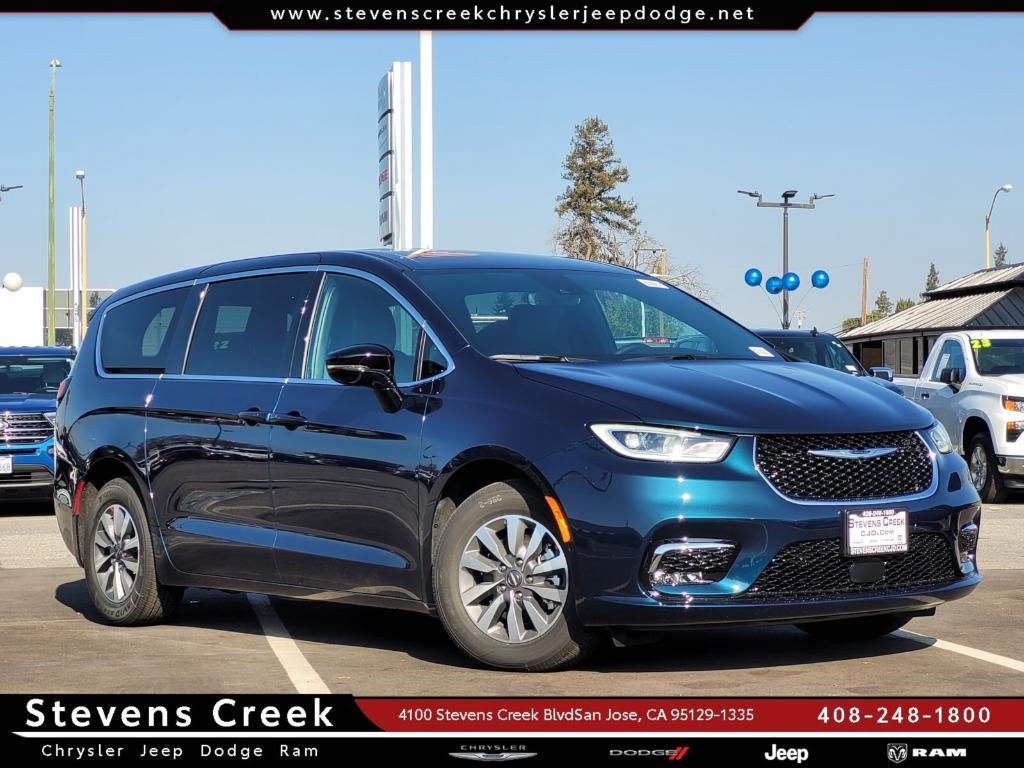 new 2025 Chrysler Pacifica Hybrid car