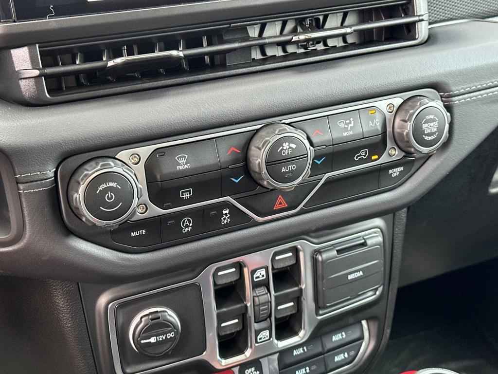 new 2025 Jeep Wrangler car, priced at $61,300