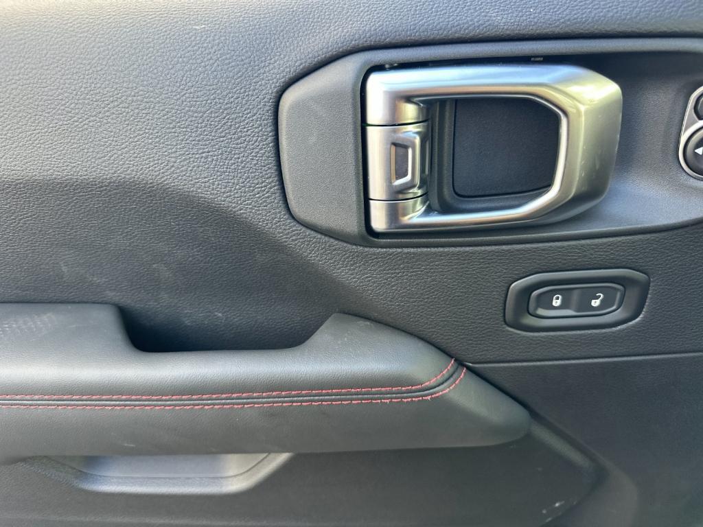 new 2025 Jeep Wrangler car, priced at $73,400